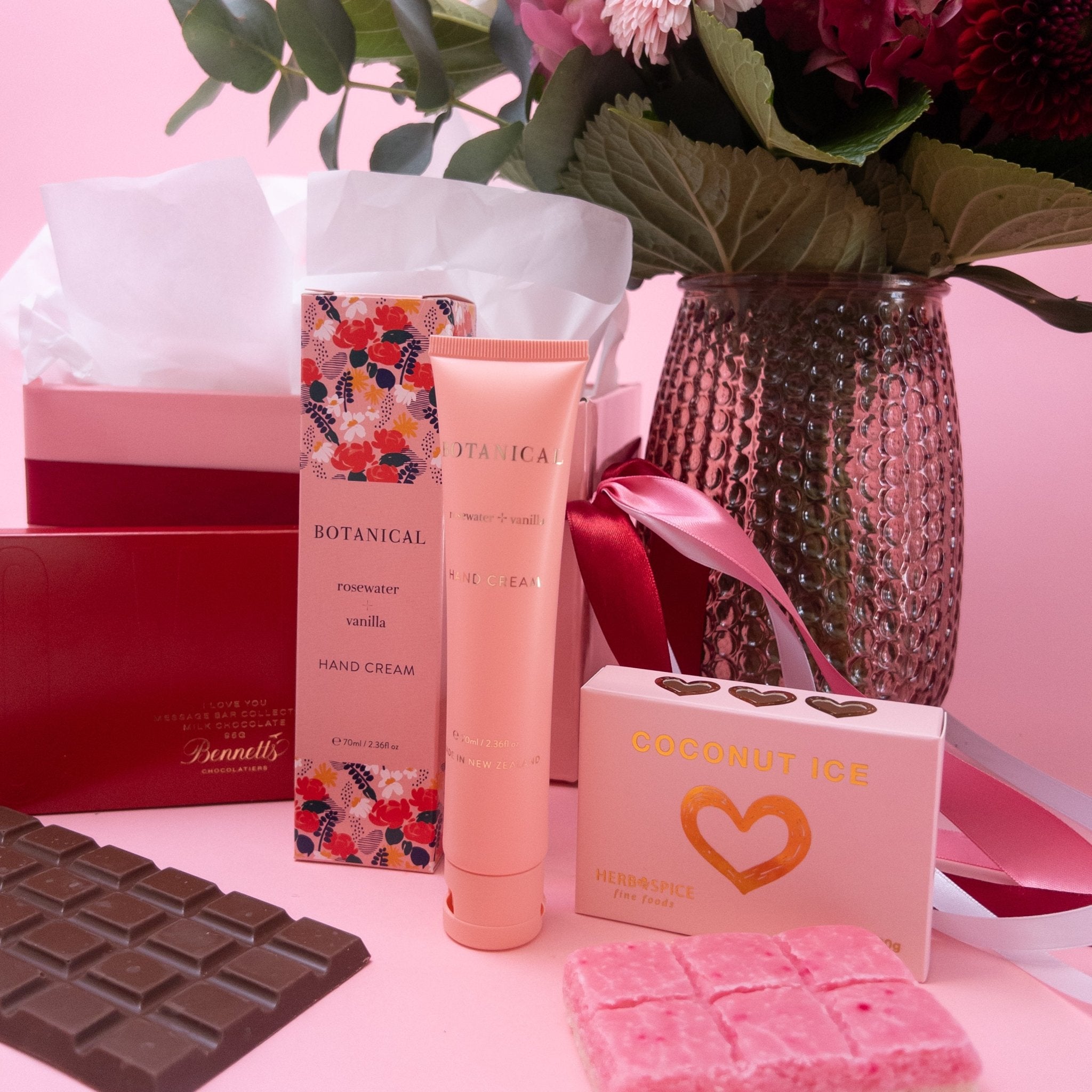 Flowers + Treats Giftbox - Poppy In April